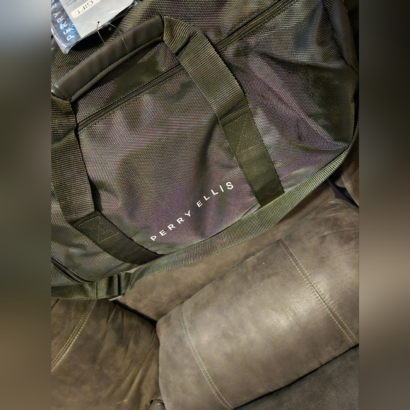 PERRY ELLIS Black Duffle Bag NWT - Picture 4 of 12